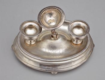 SKRIVSTÄLL, silver, troligen Polen/Ryssland, 1800-talets slut. Tot vikt ca 380g.