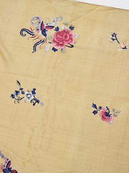 A Chinese blanket and a Japanese Kimono, first half of 20th Century.