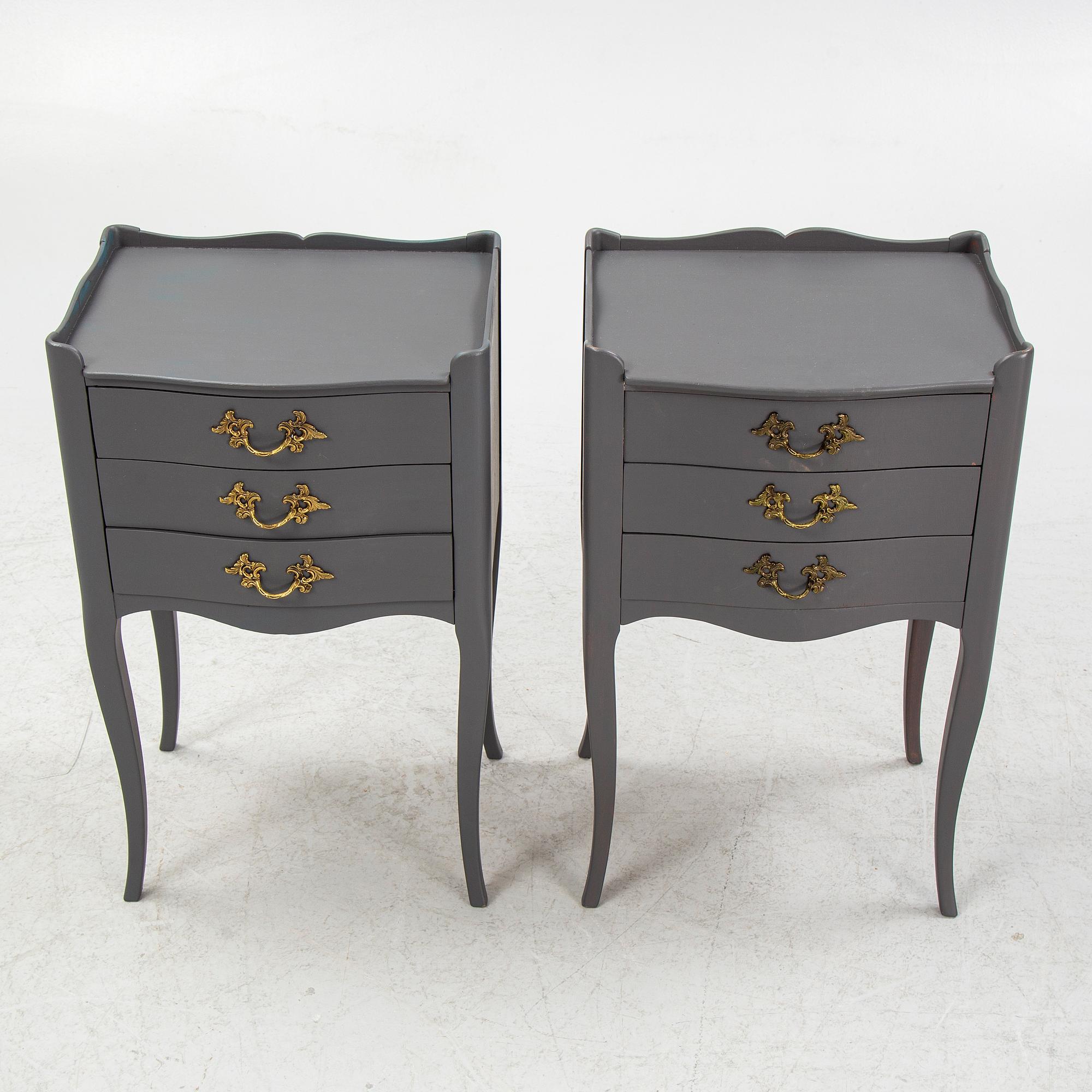 Sängbord, ett par, rokokostil, 1900-talets andra hälft.