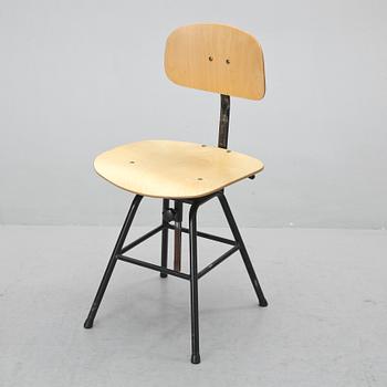 SKRIVBORDSSTOL, Gislaved- stolen, 1900-talets andra hälft.
