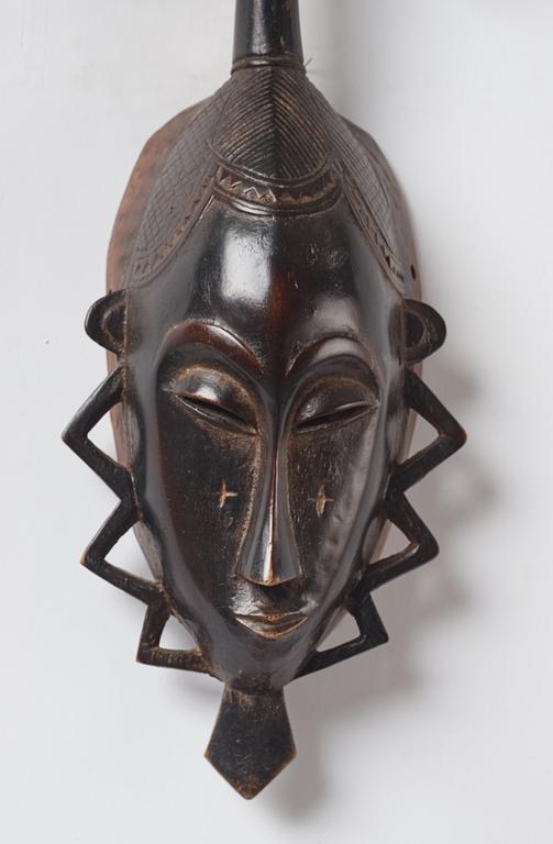 A sculptue and two masks reportedly from The Ivory coast, from the second half of the 20:th century.