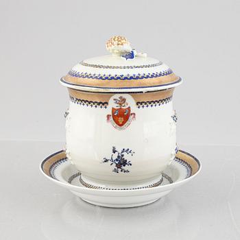 A porcelain tea caddie and mug with cover and saucer, China, Qing dynasty, late 18th century.