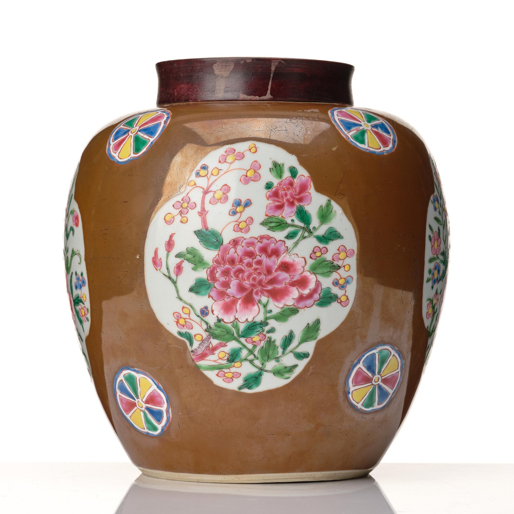 A famille rose and cappuciner brown jar, Qing dynasty, Qianlong (1736-95).