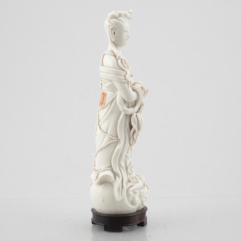 A Chinese blanc de Chine porcelain Guanyin figure, 20th century.