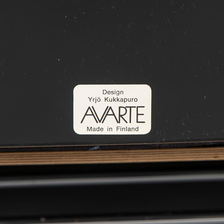 Yrjö Kukkapuro, karmstolar, 3 st, "Skaala" Avarte, 1980-tal.