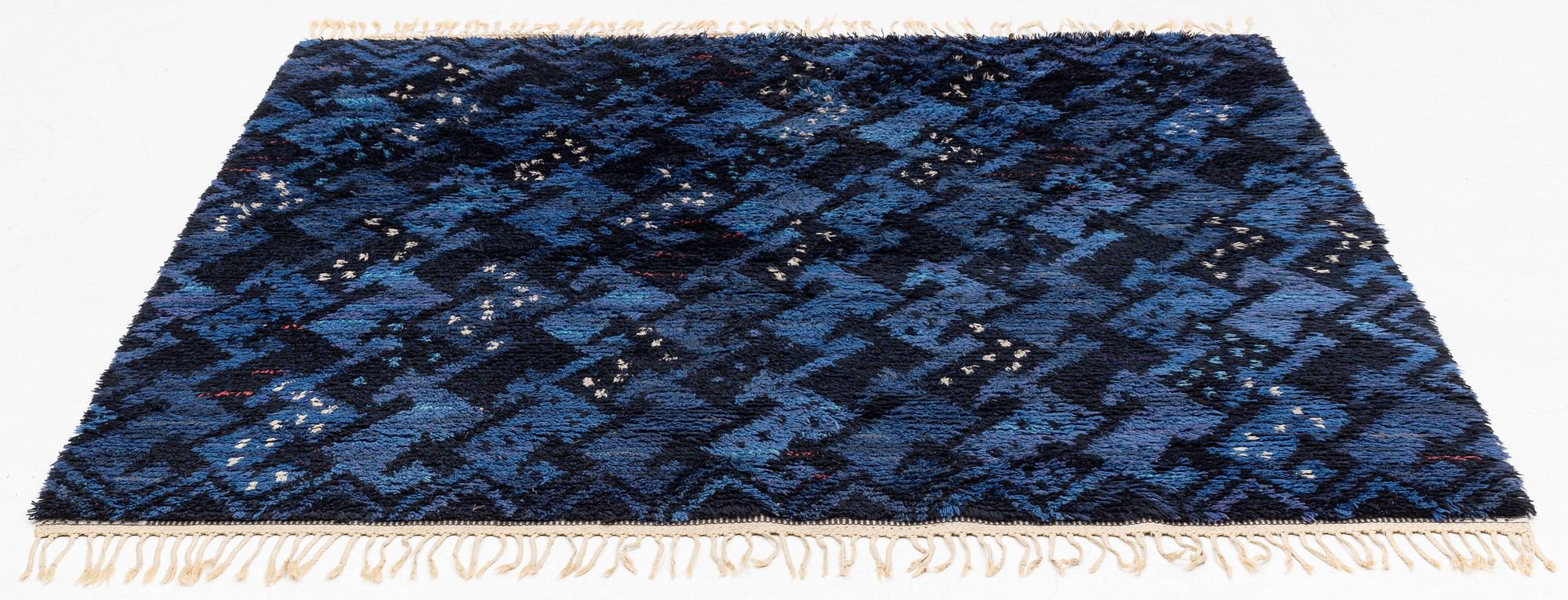 Ann-Mari Forsberg, matta, "Kråkan blå", rya, ca 205 x 203 cm, signerad AB MMF AMF.