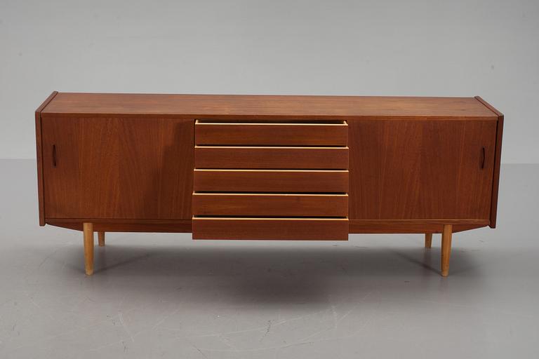 SIDEBOARD, "Trio", Nils Jonsson, Troeds, 1900-talets andra hälft.