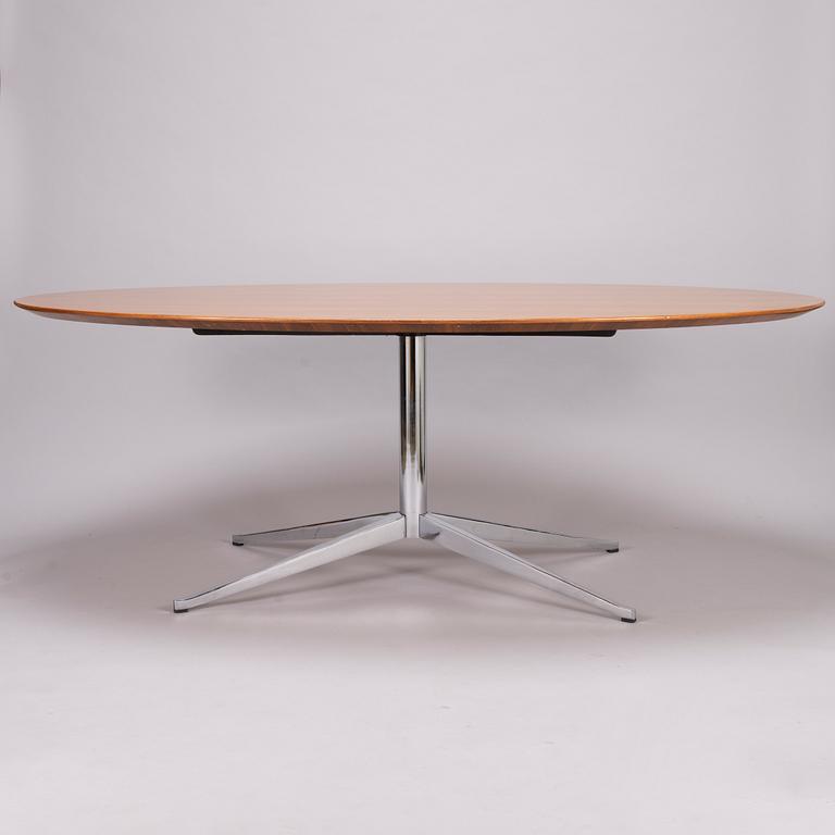 Florence Knoll, Ruokapöytä, "Oval 96", Knoll International. Suunniteltu 1961.