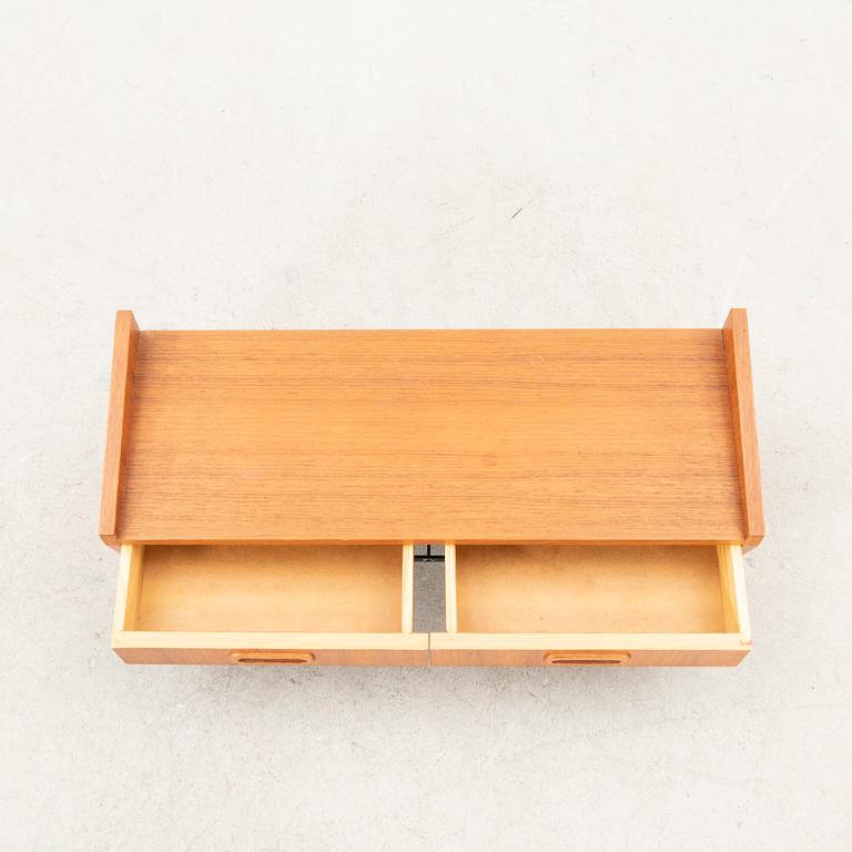 Spegel med hylla samt vägglampa "Runa" Fröseke 1960/70-tal.