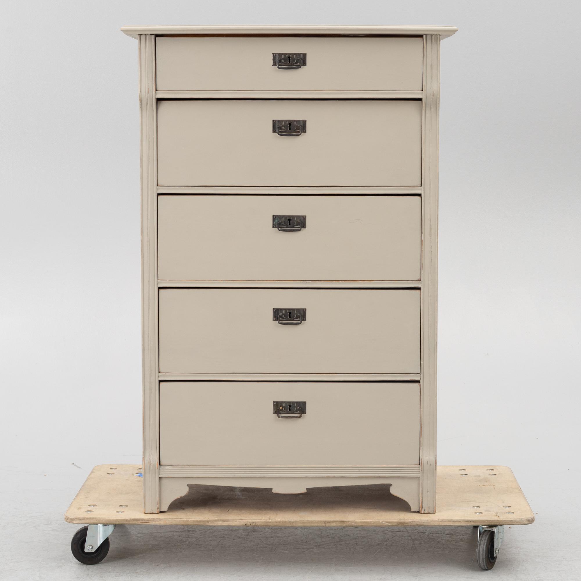 Chest of drawers, early 20th century.