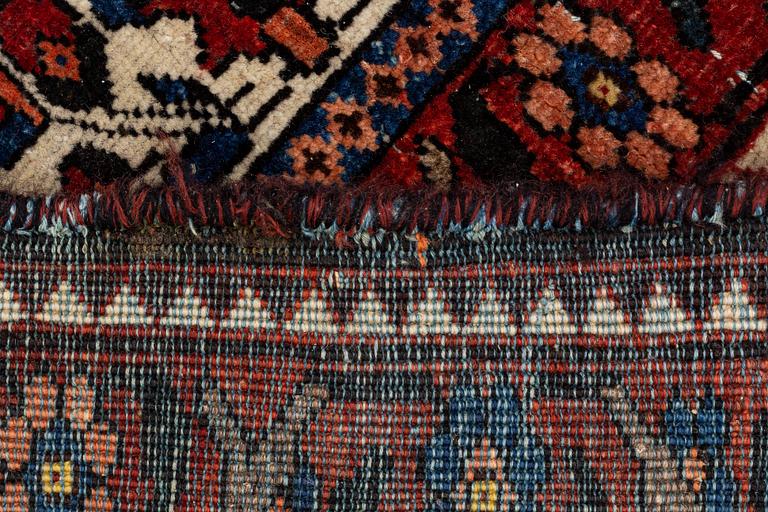 Carpet, Abadeh, antique, ca 220 x 145 cm.