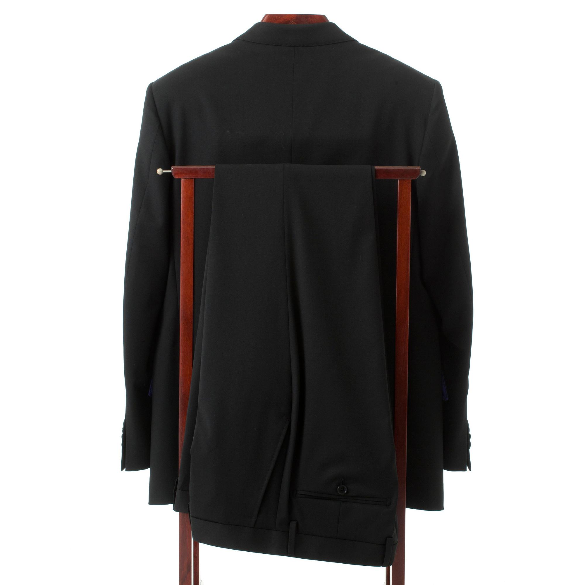 ROSE & BORN, kostym bestående av kavaj samt byxa.