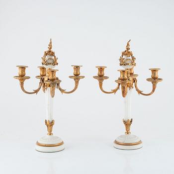 Kandelabrar, ett par, för fyra ljus, 1800-talets slut, Louis XVI-stil.
