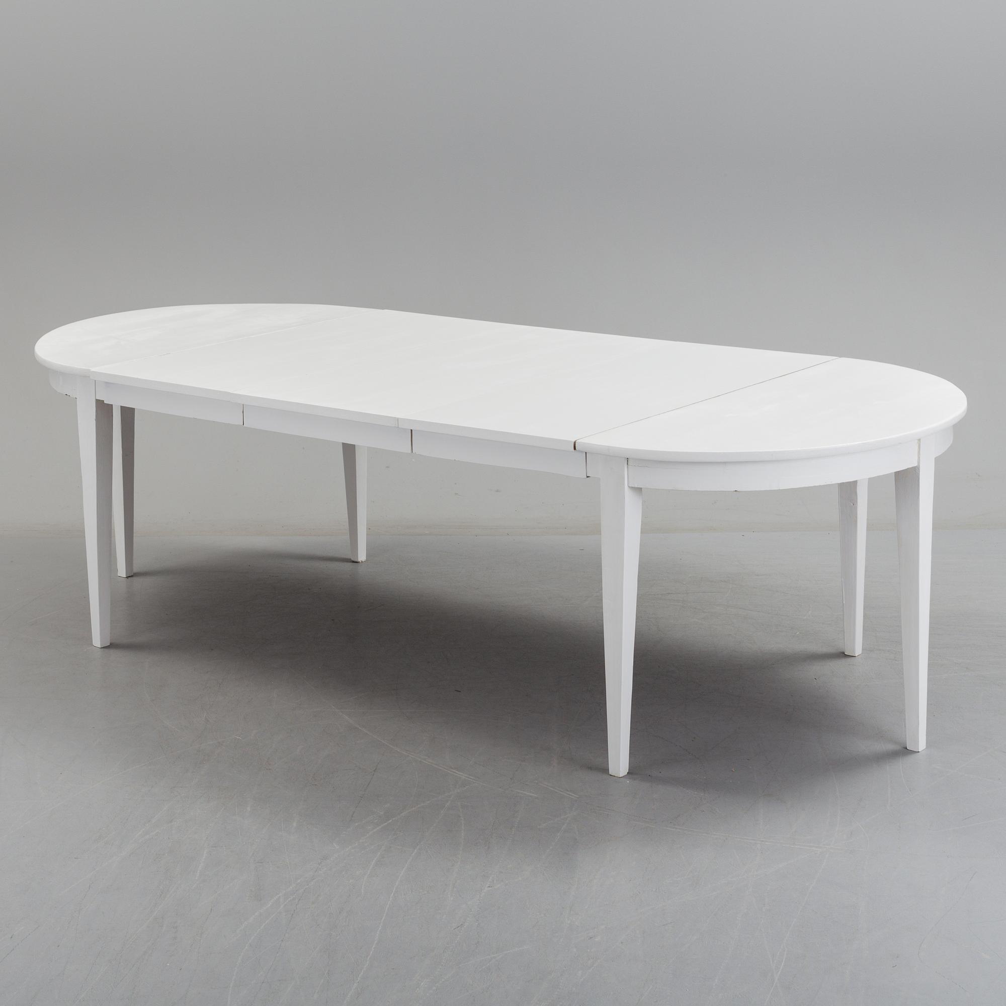 Dinnertable, 19th century.