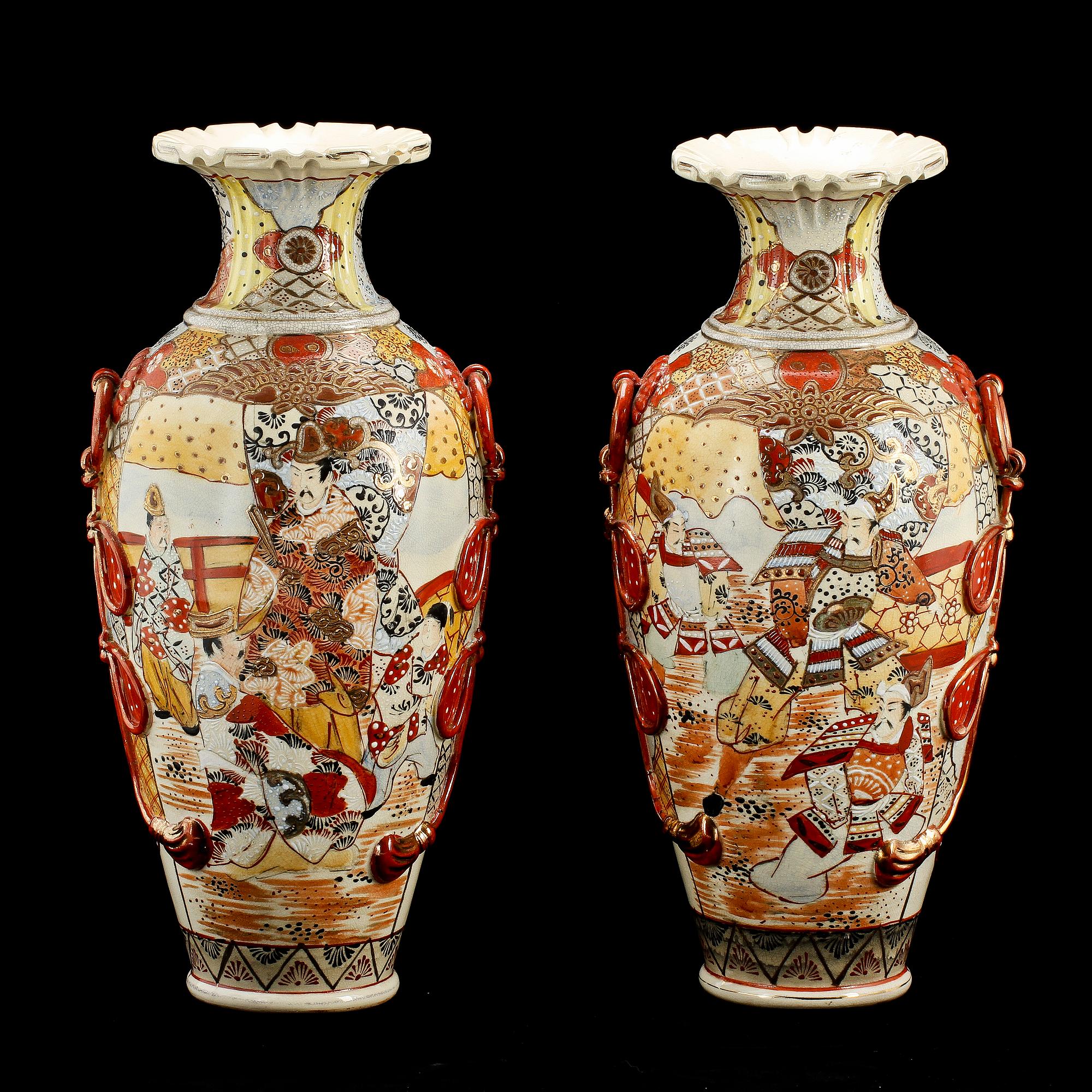 VASER, ett par, porslin, Satsuma, Japan, 1900-tal.