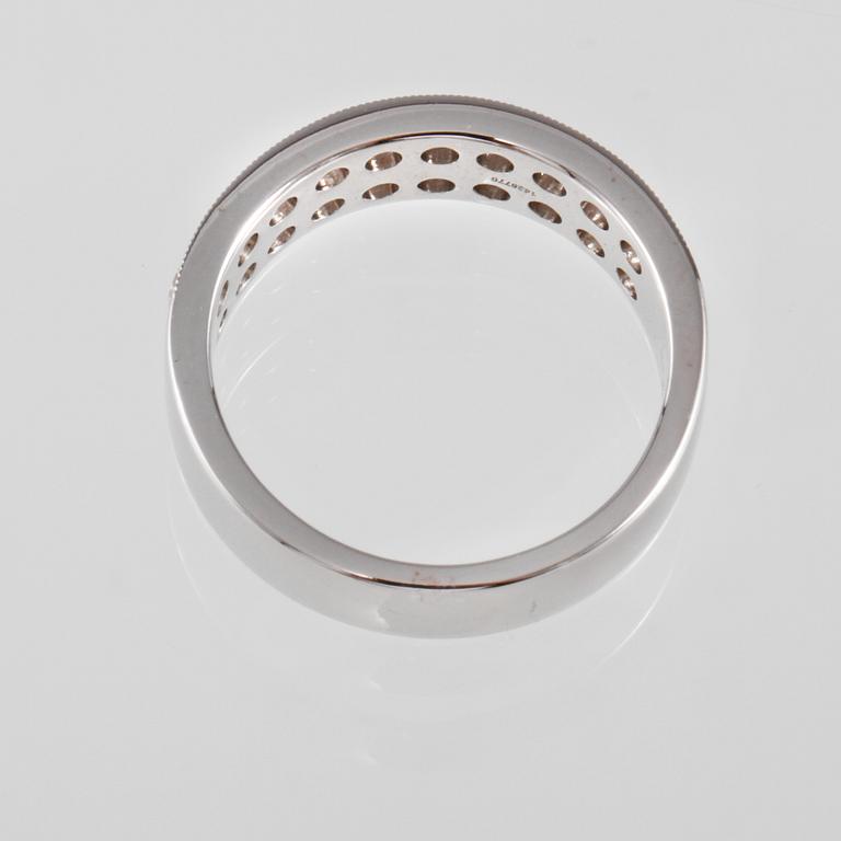 RING, 18k vitguld med 20 briljantslipade diamanter, ca 1.16  ct. Vikt 7 g.