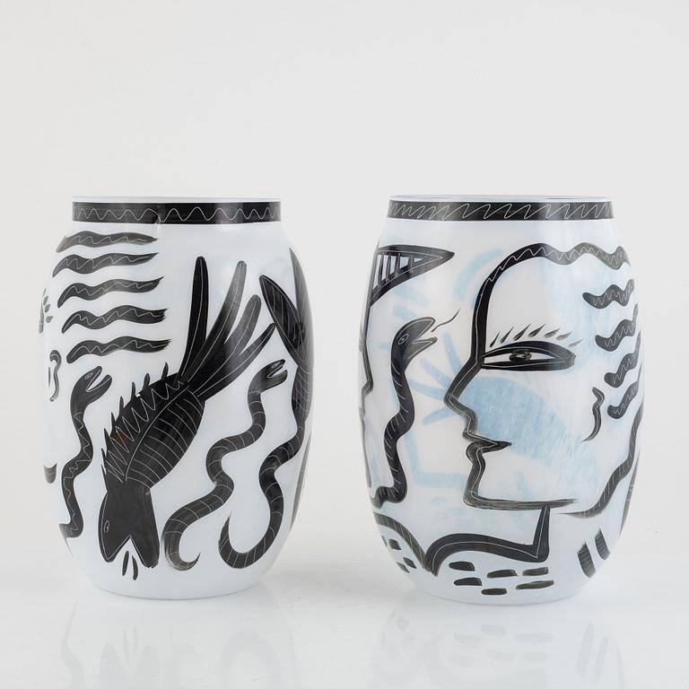 Ulrica Hydman-Vallien, a pair of vases, Kosta Boda.