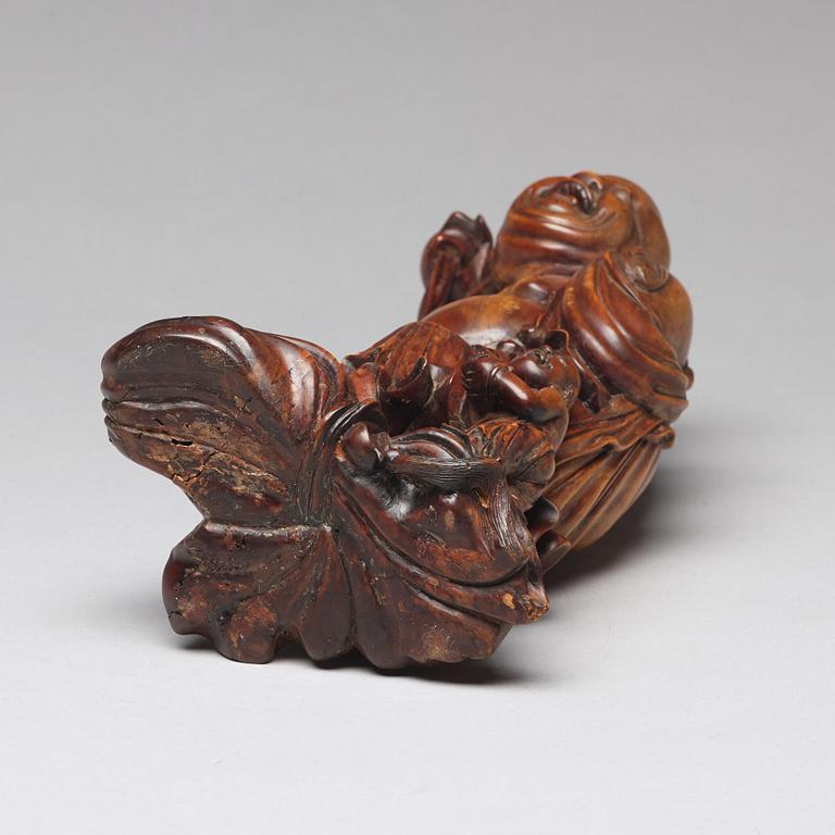 A root scultpure of buddai, Qing dynasty circa 1900.