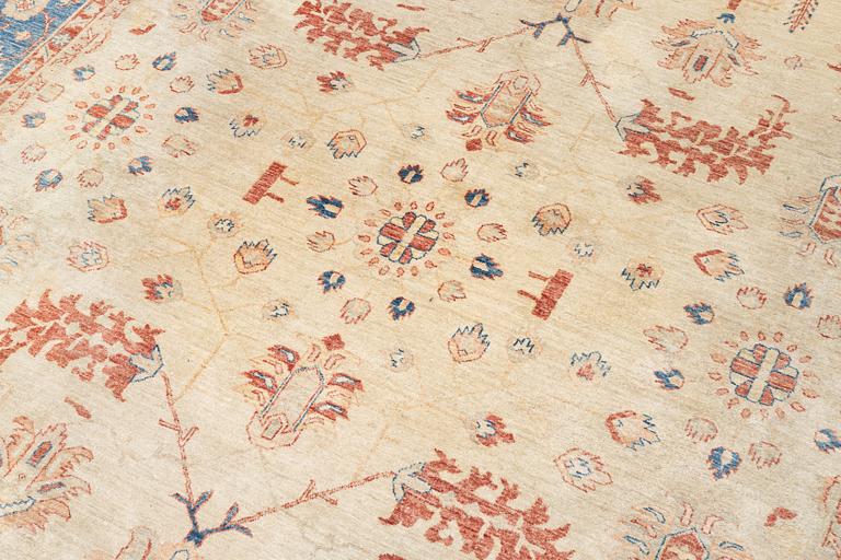 A Ziegler Design carpet, ca 365 x 260 cm.