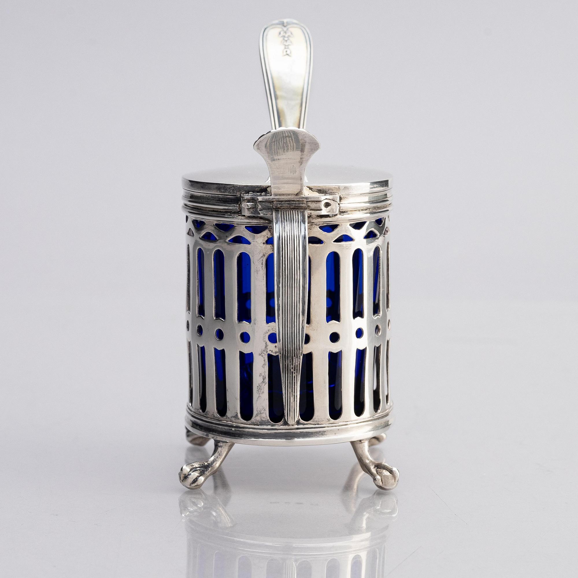 A Swedish 19th century silver mustard pot and spoon, mark of Pehr Zethelius, Stockholm 1807.