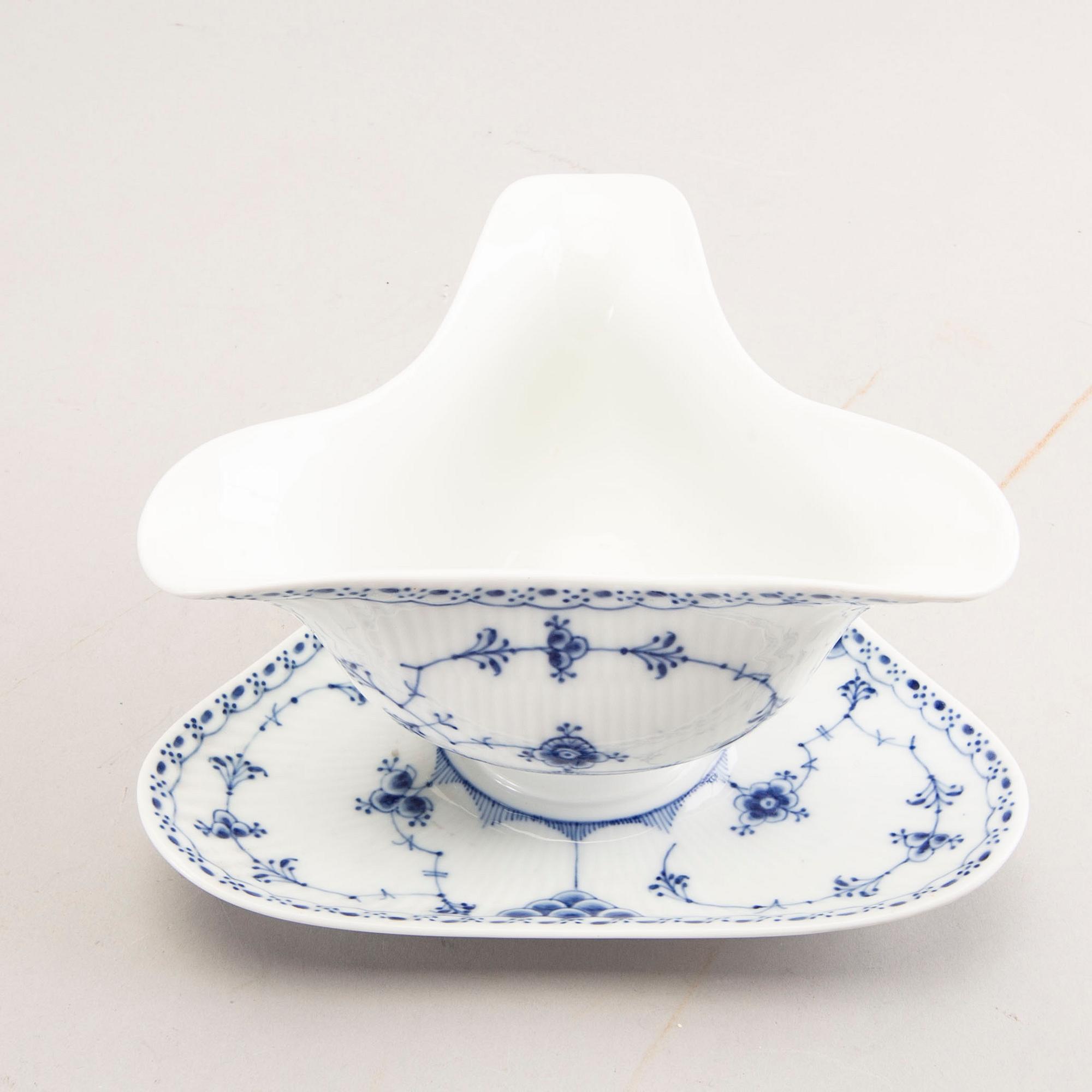 A Royal Copenhagen Musselmalet halvblonde sauce bowl.