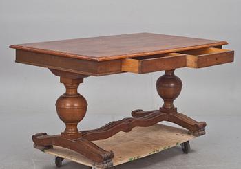 SKRIVBORD, barockstil. 1900-talets första hälft.