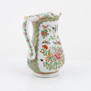 A porcelain jug, China, around 1900.