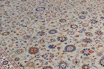 A carpet, Kashan, ca 590 x 418 cm.