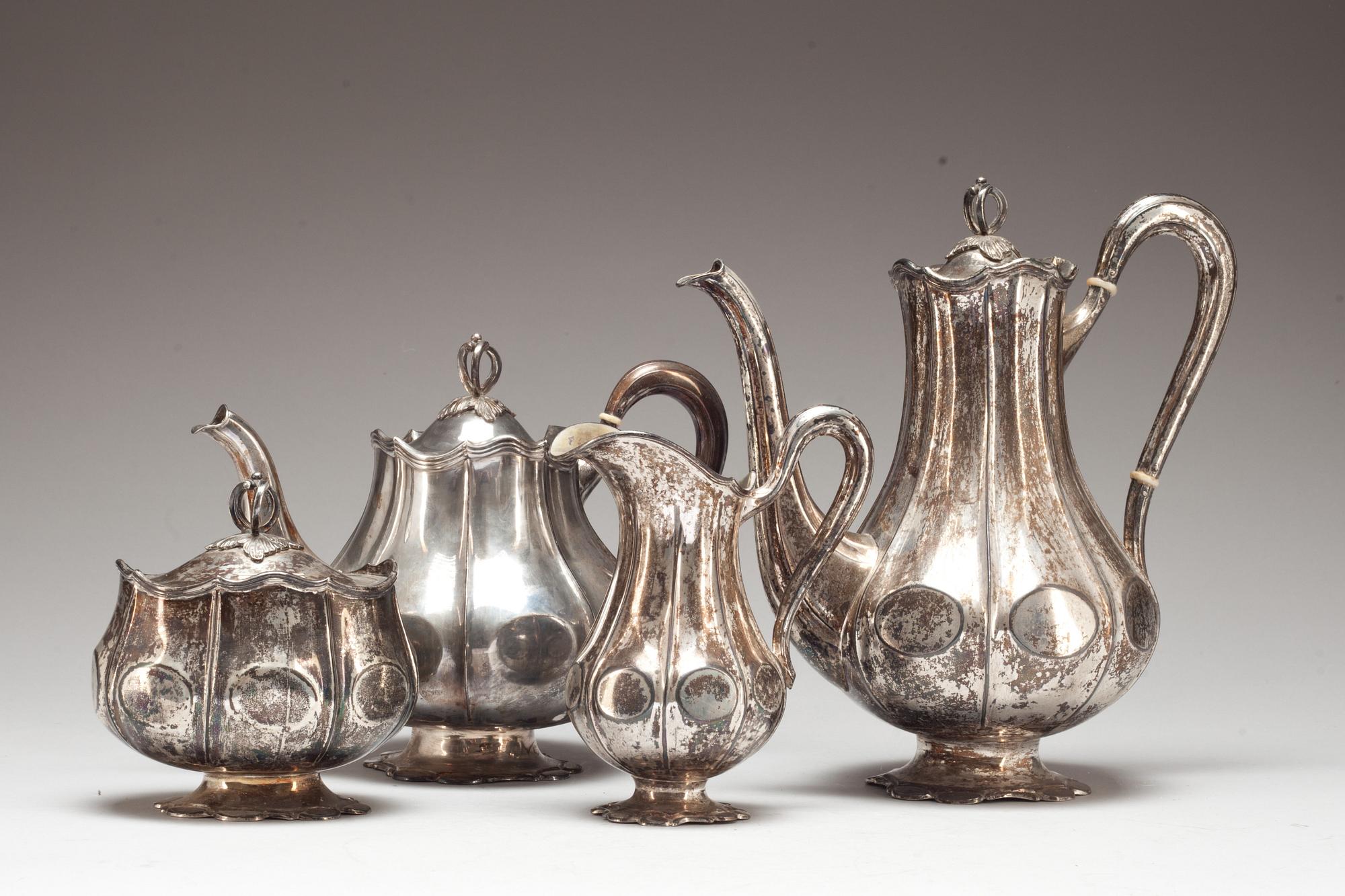 KAFFE-OCH TESERVIS, 4 delar. Silver. Bernt Erlandsson(1867-1917). Kristianstad 1914. Ca 2000g.