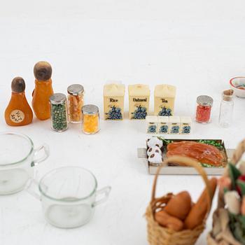 Dollhouse accessories, 18th/19th century.