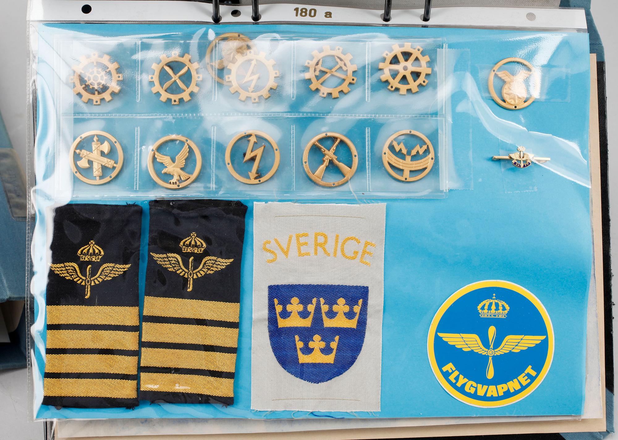 PARTI MÄRKEN, ca 140 st, tyg och metall, olika försvarsmakter, 1900/2000-tal.