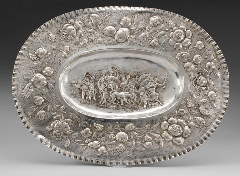 PRESENTERFAT, silver. Fantasistämplar, 1800-tal. Barock-stil.