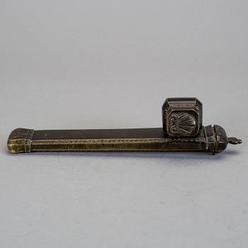 PENNFODRAL, patinerad metall, 1900-tal.