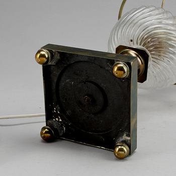 BORDSLAMPA, mässing samt porslin, 1900-tal.