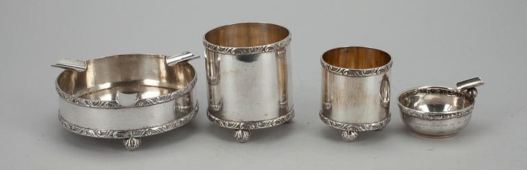 CIGARETTSET, 4 st, silver, Veljekset Sundqvist ja Oskar Lindroos, Helsinki 1907 ja 1921. Vikt tot. 588 g.