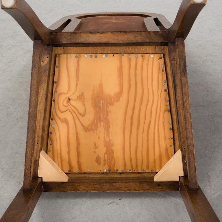 A oak jugend chair from the early 20th century.