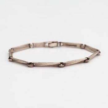 Lapponia, A necklace, bracelet and a pair of earrings made of sterling silver.