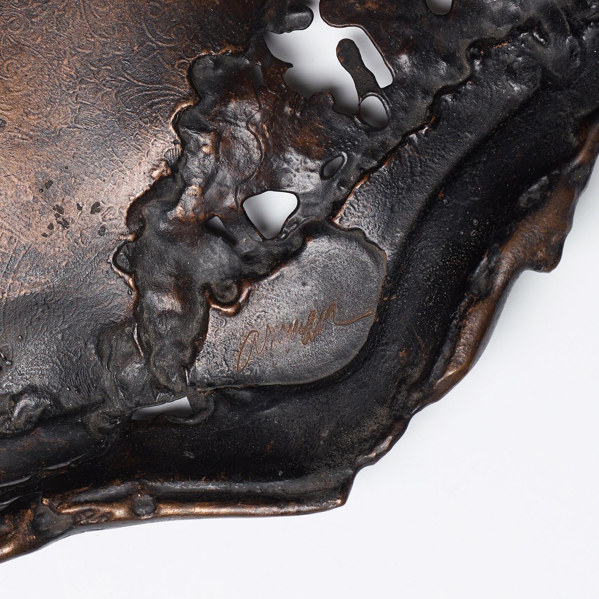 Fernandez Arman, Bricka med teservis ur serien "Burned furniture".