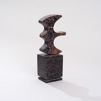 ARVO SIIKAMÄKI, skulptur, granit, signerad och daterad 2009.