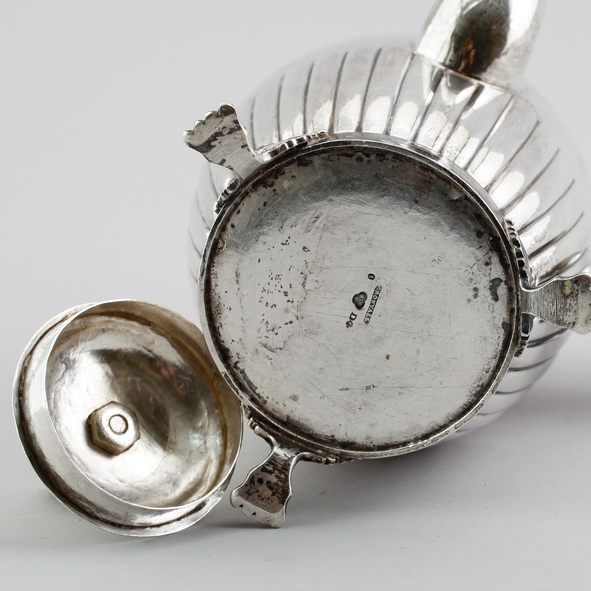 KAFFEKANNA, silver, Johan Petter Grönvall, Stockholm 1834. Vikt ca 679 gram.