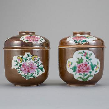 BURKAR, 2 st, porslin, Kina, 1800-tal.