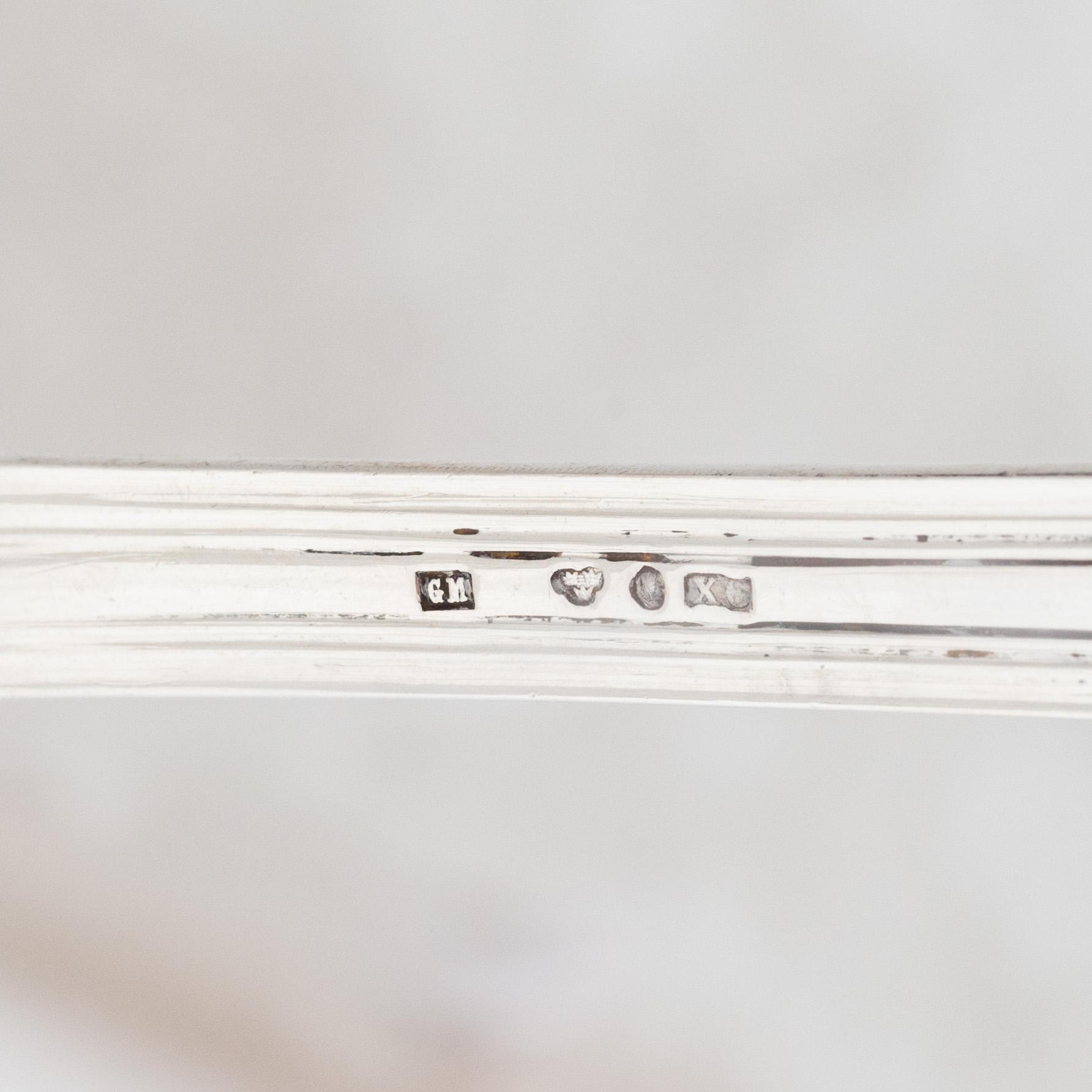 Uppläggningsbestick, ett par, silver, med adliga ätten von Kraemers vapen.