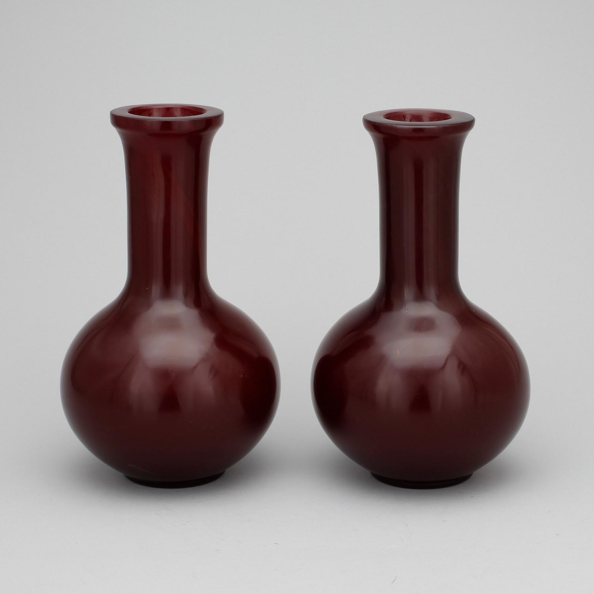 VASER, ett par, Pekingglas, 1900-talets början,