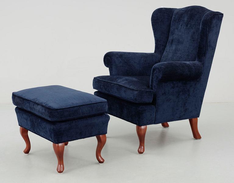 FÅTÖLJ MED FOTPALL. 1900/2000-tal.