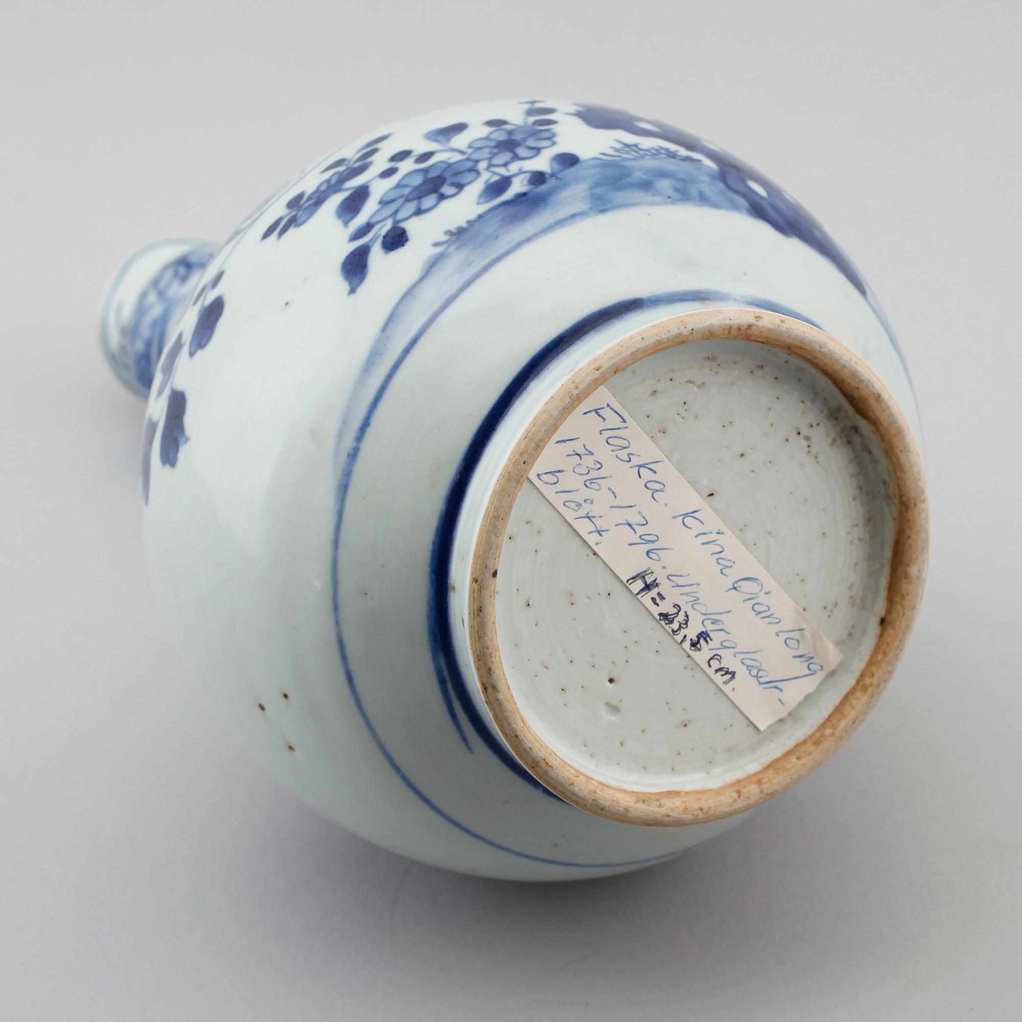 FLASKA, porslin, Kina, Qianlong 1736-1795.