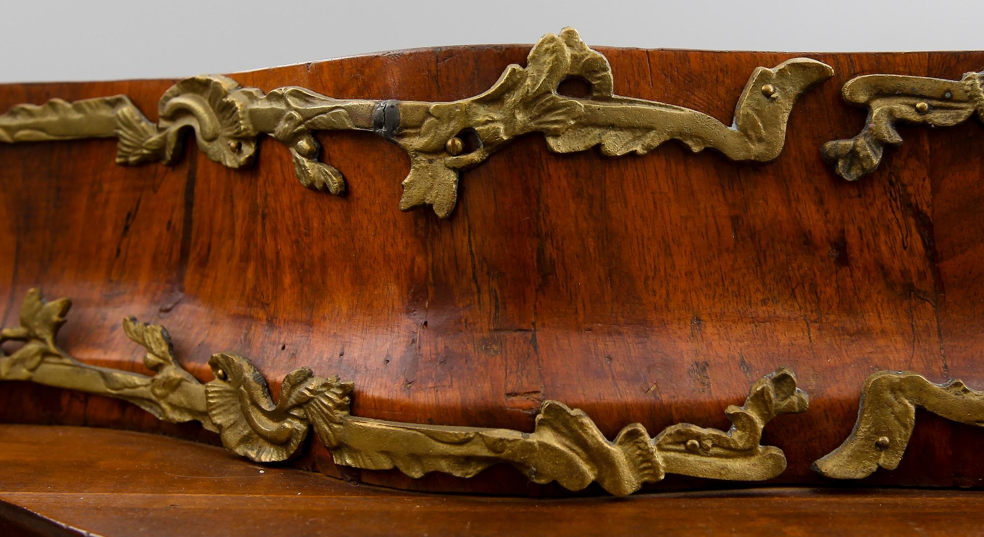 VITRINSKÅP, Louis XIV-stil, 1800-/1900-tal.