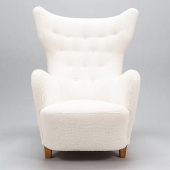 A mid-20th century armchair.