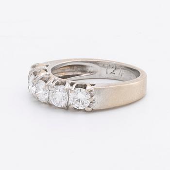 RING 18K vitguld m 5 briljanter 1,24 ct totalt ingraverat.
