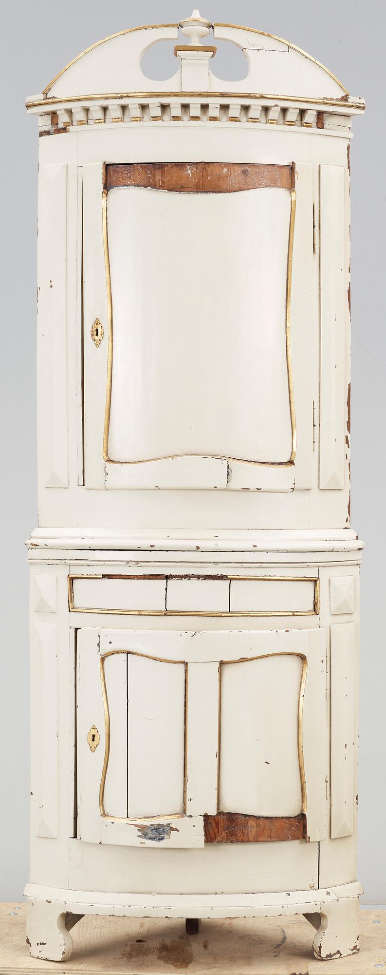 HÖRNSKÅP, gustavianskt stil, 1800-talets mitt.