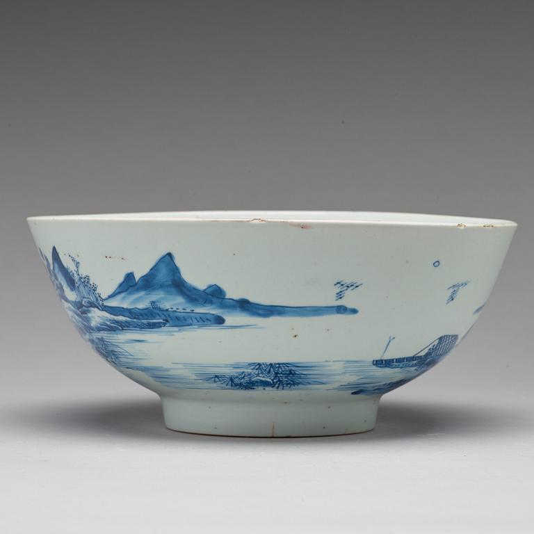 A large blue and white bowl, Qing dynasty, 18th Century.